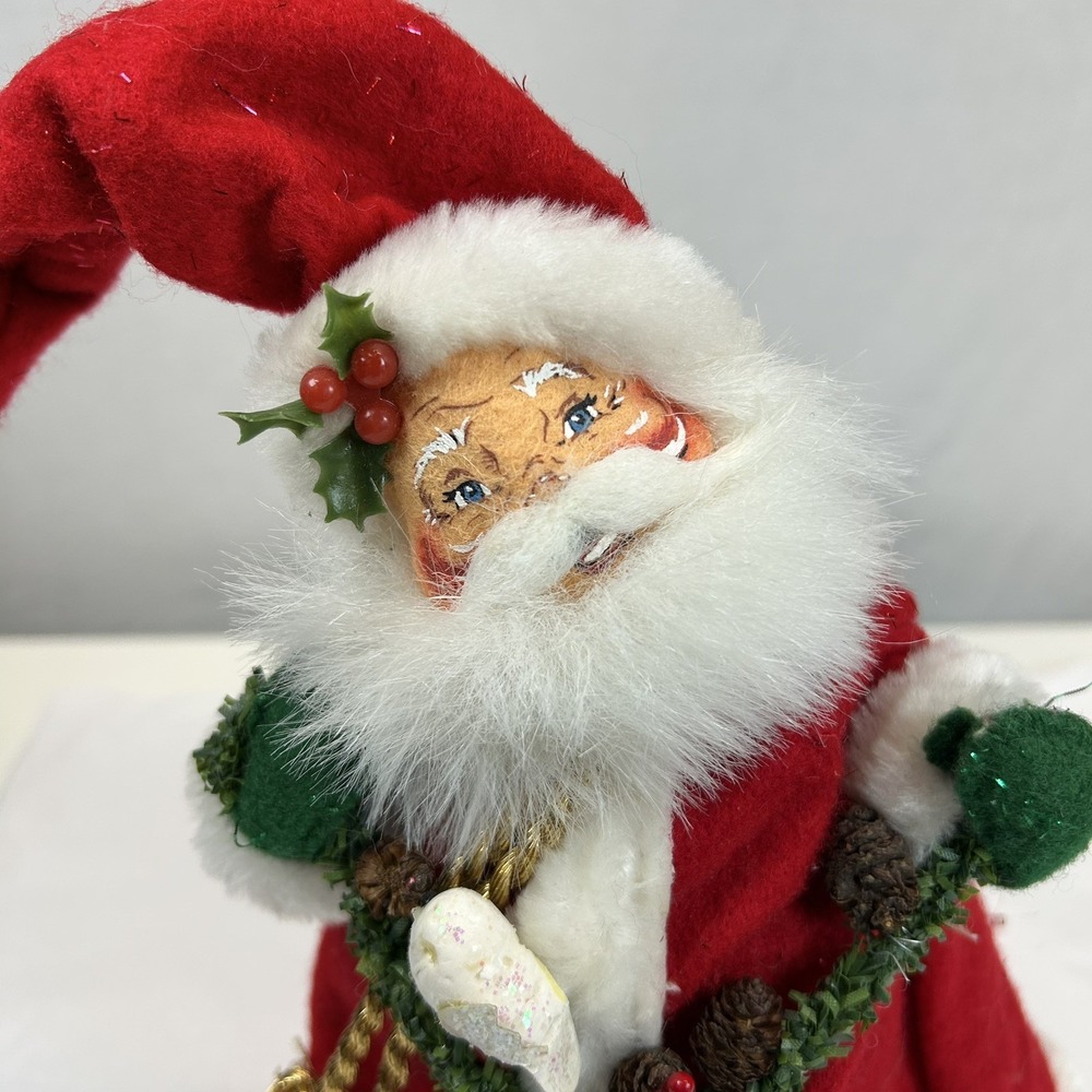 Annalee 9" Classic Santa with Garland and Dove Christmas 2004 - Picture 2 of 11